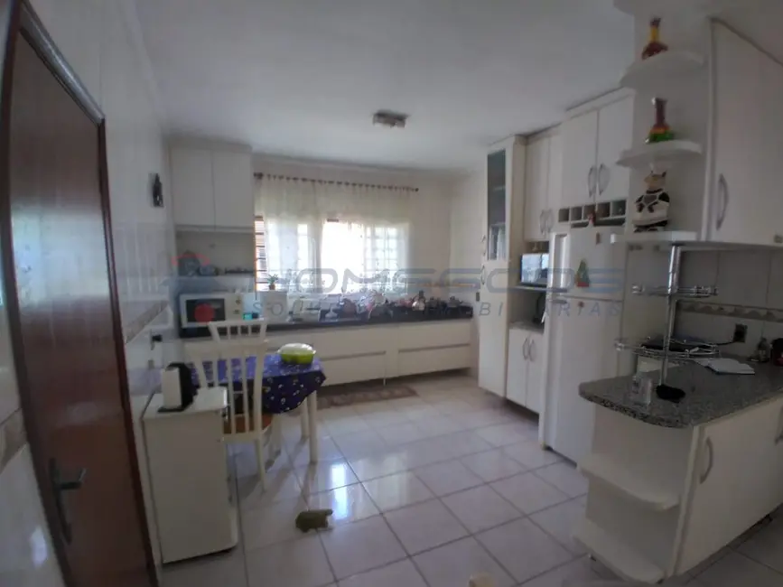 Casa com 4 quartos à venda, 245m2 em Vila Proost de Souza, Campinas - SP - imagem 5 Foto 5 de Casa com 4 quartos à venda, 245m2 em Vila Proost de Souza, Campinas - SP