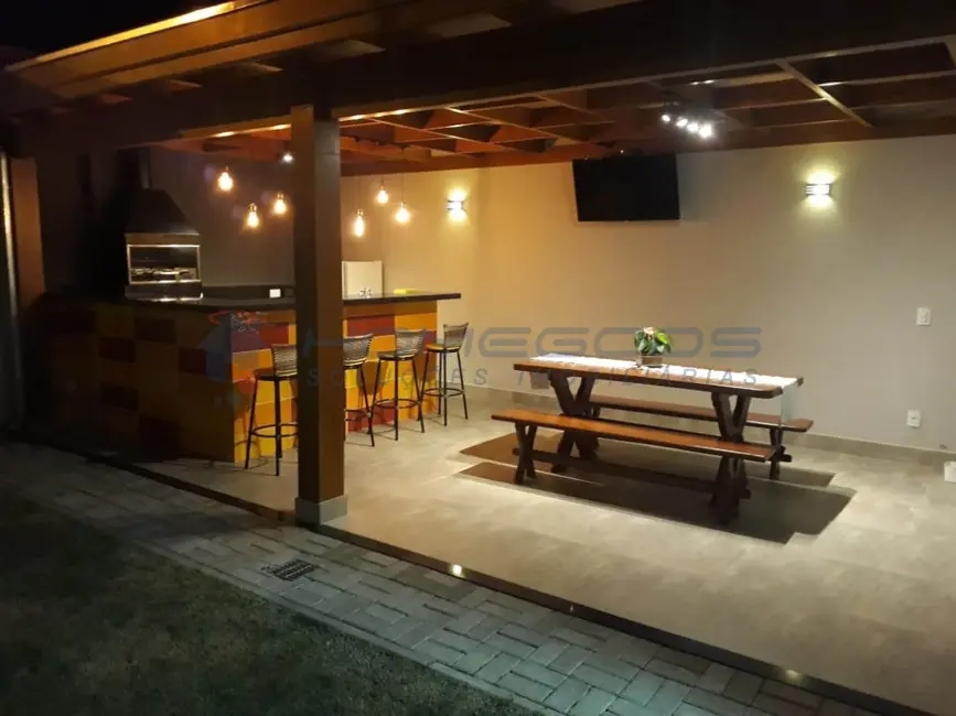 Casa com 3 quartos para alugar, 150m2 em Chácaras Alpina, Valinhos - SP - imagem 8 Foto 8 de Casa com 3 quartos para alugar, 150m2 em Chácaras Alpina, Valinhos - SP