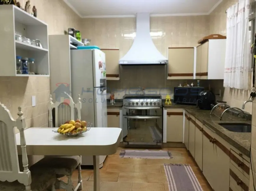 Foto 2 de Casa com 4 quartos à venda, 330m2 em Vila Marieta, Campinas - SP