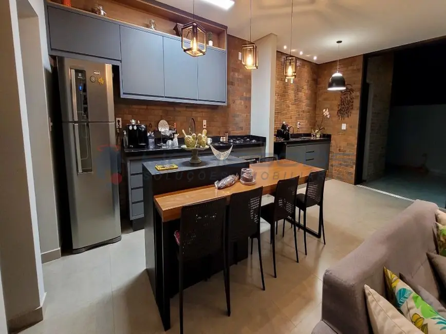 Foto 3 de Casa com 3 quartos à venda, 200m2 em Paulinia - SP