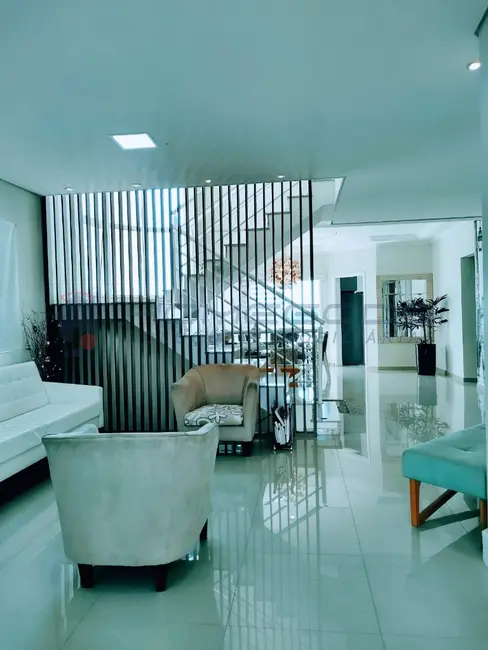 Casa com 3 quartos para alugar, 450m2 em Nações, Valinhos - SP - imagem 4 Foto 4 de Casa com 3 quartos para alugar, 450m2 em Nações, Valinhos - SP