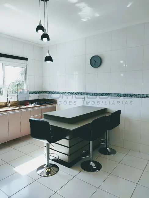 Casa com 3 quartos para alugar, 450m2 em Nações, Valinhos - SP - imagem 5 Foto 5 de Casa com 3 quartos para alugar, 450m2 em Nações, Valinhos - SP