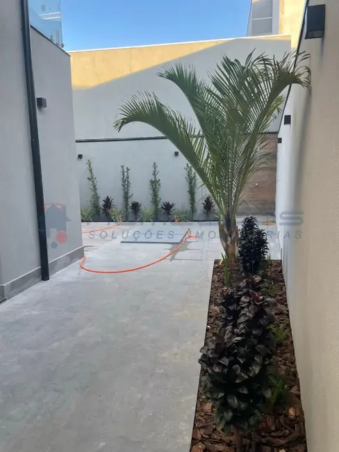 Casa com 3 quartos para alugar, 375m2 em Chácaras Silvania, Valinhos - SP - imagem 3 Foto 3 de Casa com 3 quartos para alugar, 375m2 em Chácaras Silvania, Valinhos - SP