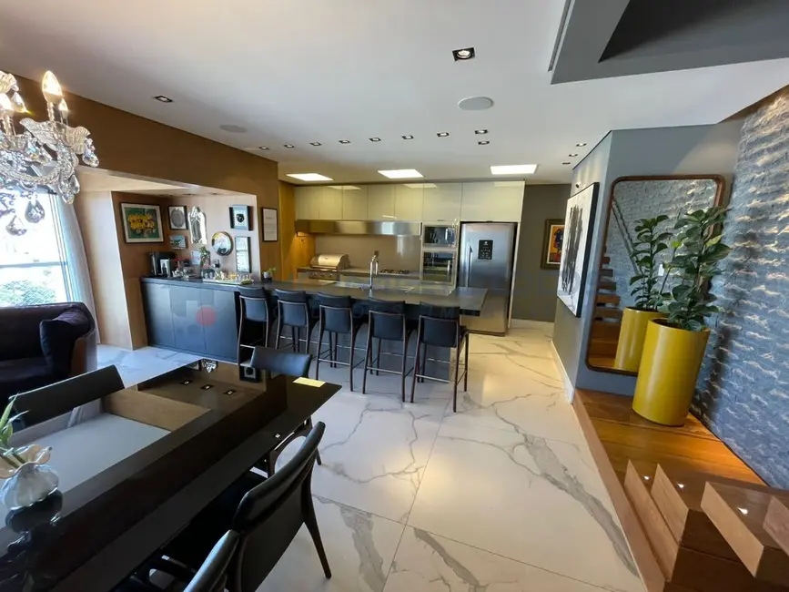 Apartamento com 3 quartos à venda, 218m2 em Cambuí, Campinas - SP - imagem 9 Foto 9 de Apartamento com 3 quartos à venda, 218m2 em Cambuí, Campinas - SP