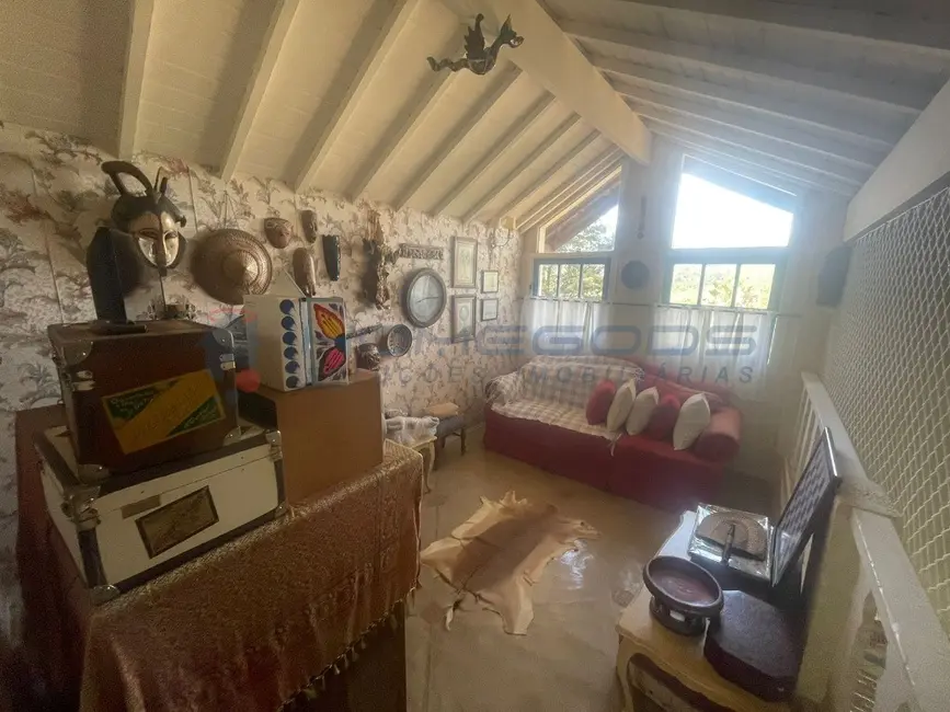 Chácara com 3 quartos à venda, 938m2 em Lopes, Valinhos - SP - imagem 9 Foto 9 de Chácara com 3 quartos à venda, 938m2 em Lopes, Valinhos - SP