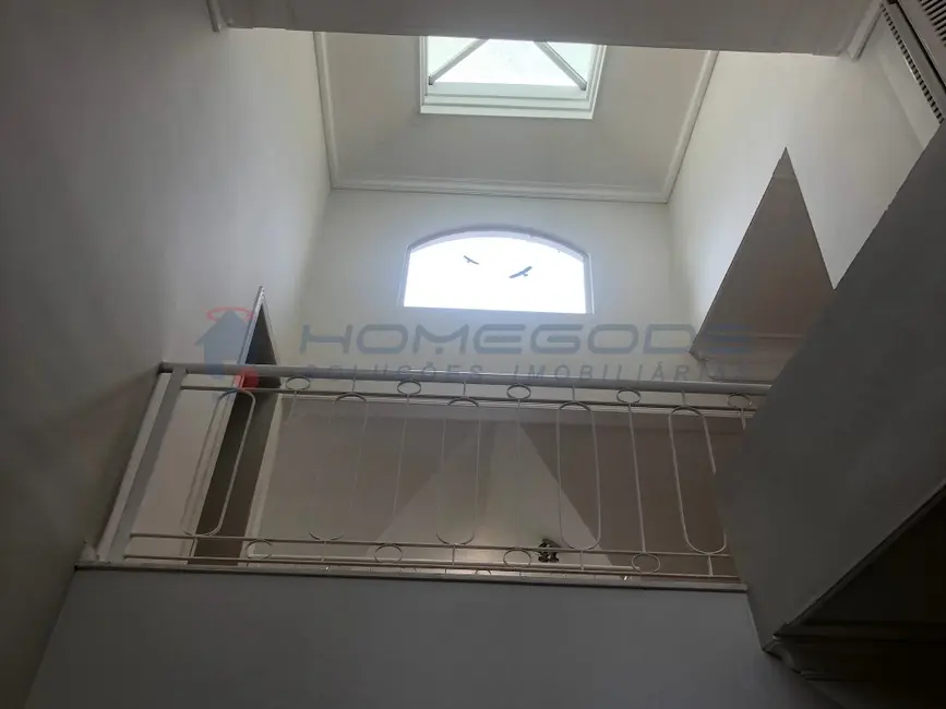 Casa de Condomínio com 3 quartos para alugar, 370m2 em Chácaras Silvania, Valinhos - SP - imagem 4 Foto 4 de Casa de Condomínio com 3 quartos para alugar, 370m2 em Chácaras Silvania, Valinhos - SP