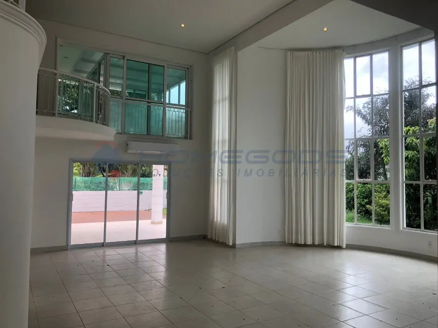 Casa de Condomínio com 3 quartos para alugar, 425m2 em Chácaras Silvania, Valinhos - SP - imagem 3 Foto 3 de Casa de Condomínio com 3 quartos para alugar, 425m2 em Chácaras Silvania, Valinhos - SP