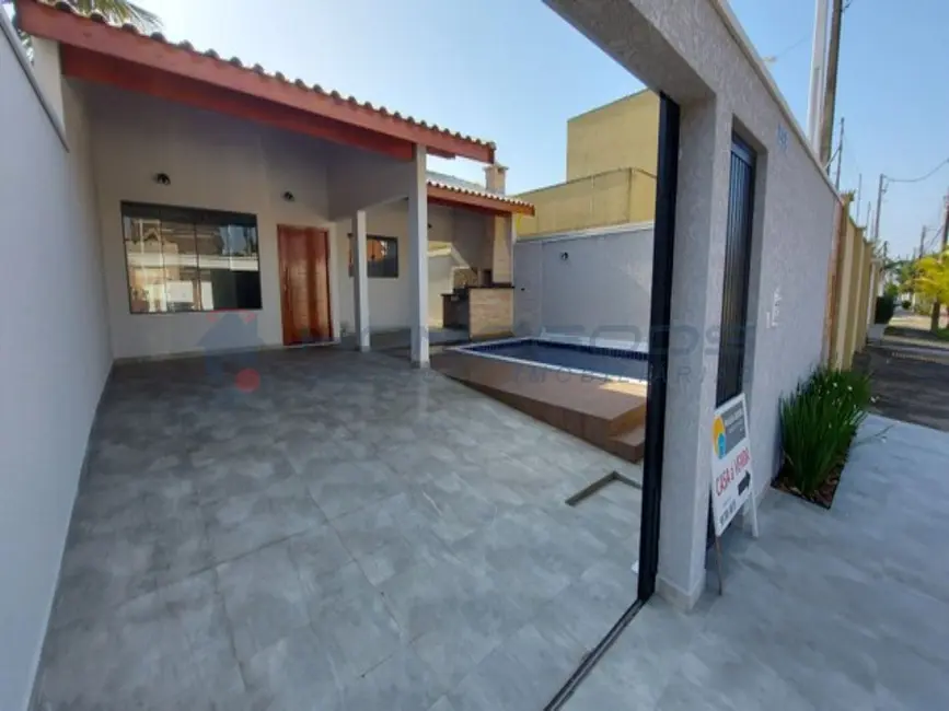 Foto 1 de Casa com 3 quartos à venda, 131m2 em Peruibe - SP