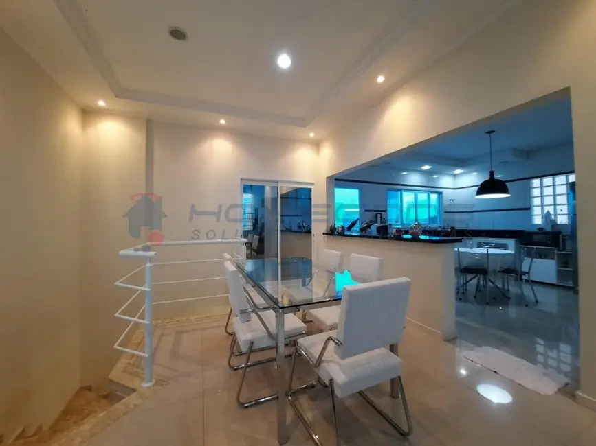 Casa com 4 quartos à venda e para alugar, 366m2 em Nações, Valinhos - SP - imagem 3 Foto 3 de Casa com 4 quartos à venda e para alugar, 366m2 em Nações, Valinhos - SP