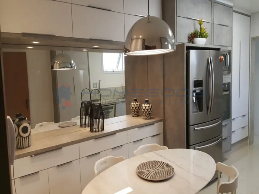 Apartamento com 3 quartos à venda, 150m2 em Vila Itapura, Campinas - SP - imagem 5 Foto 5 de Apartamento com 3 quartos à venda, 150m2 em Vila Itapura, Campinas - SP