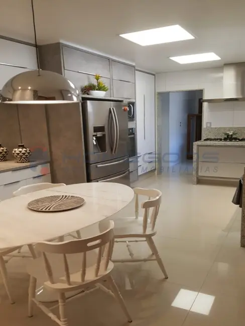 Apartamento com 3 quartos à venda, 150m2 em Vila Itapura, Campinas - SP - imagem 4 Foto 4 de Apartamento com 3 quartos à venda, 150m2 em Vila Itapura, Campinas - SP