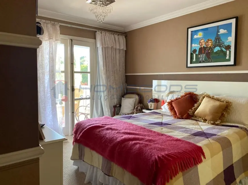 Casa com 4 quartos à venda, 6000m2 em Village Sans Souci, Valinhos - SP - imagem 3 Foto 3 de Casa com 4 quartos à venda, 6000m2 em Village Sans Souci, Valinhos - SP