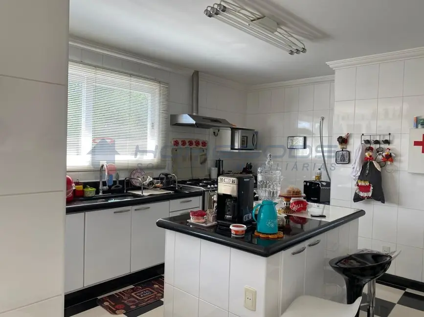 Casa com 4 quartos à venda, 6000m2 em Village Sans Souci, Valinhos - SP - imagem 8 Foto 8 de Casa com 4 quartos à venda, 6000m2 em Village Sans Souci, Valinhos - SP