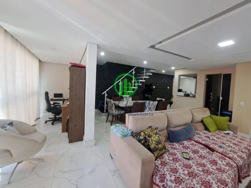 Casa com 3 quartos à venda, 270m2 em Santa Maria, Osasco - SP - imagem 4 Foto 4 de Casa com 3 quartos à venda, 270m2 em Santa Maria, Osasco - SP