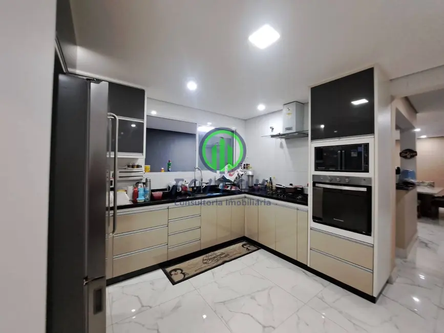 Casa com 3 quartos à venda, 270m2 em Santa Maria, Osasco - SP - imagem 8 Foto 8 de Casa com 3 quartos à venda, 270m2 em Santa Maria, Osasco - SP
