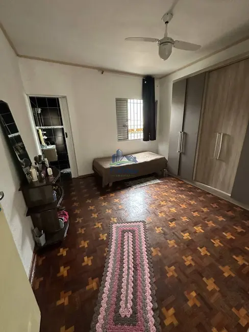 Sobrado com 3 quartos à venda, 250m2 em Santo Antônio, Osasco - SP - imagem 4 Foto 4 de Sobrado com 3 quartos à venda, 250m2 em Santo Antônio, Osasco - SP