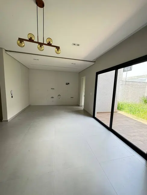 Foto 2 de Sobrado com 3 quartos à venda, 160m2 em Cascavel - PR