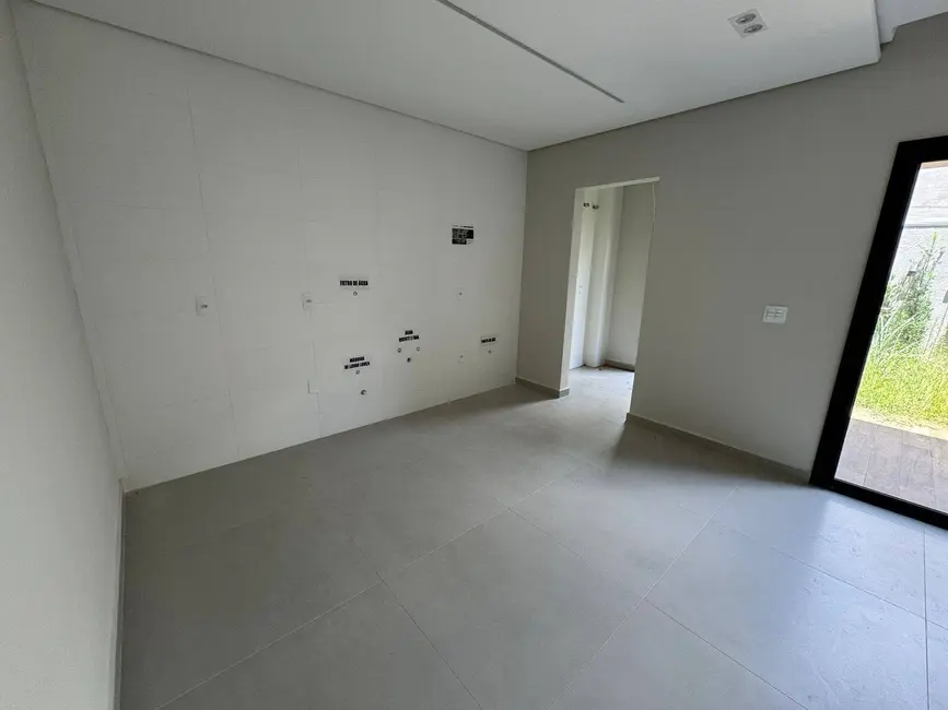 Foto 3 de Sobrado com 3 quartos à venda, 160m2 em Cascavel - PR