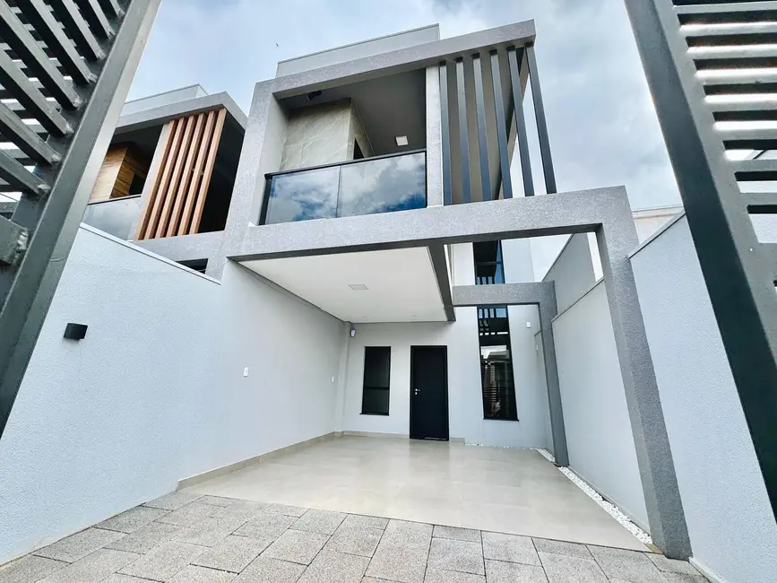 Foto 1 de Sobrado com 3 quartos à venda, 105m2 em Esmeralda, Cascavel - PR