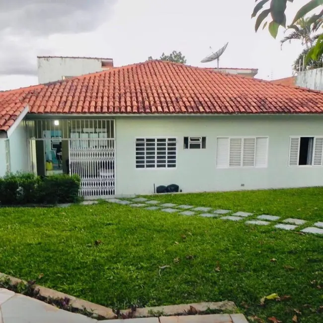 Foto 2 de Casa com 4 quartos à venda, 370m2 em Centro, Cascavel - PR