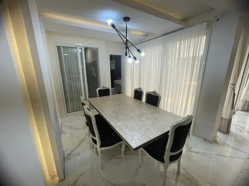 Foto 4 de Sobrado com 3 quartos à venda, 200m2 em Cascavel - PR