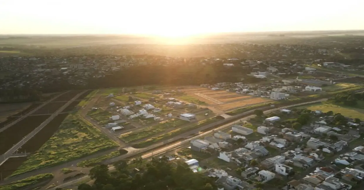 Foto 1 de Terreno / Lote à venda, 200m2 em Brazmadeira, Cascavel - PR