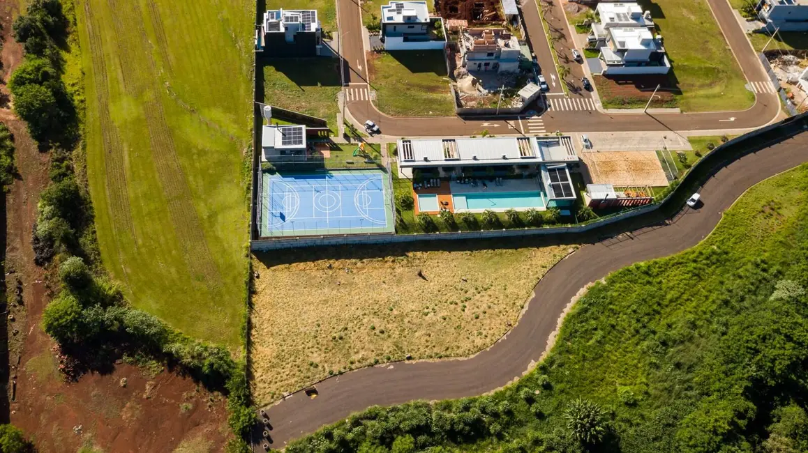 Foto 1 de Terreno / Lote à venda, 647m2 em Cancelli, Cascavel - PR