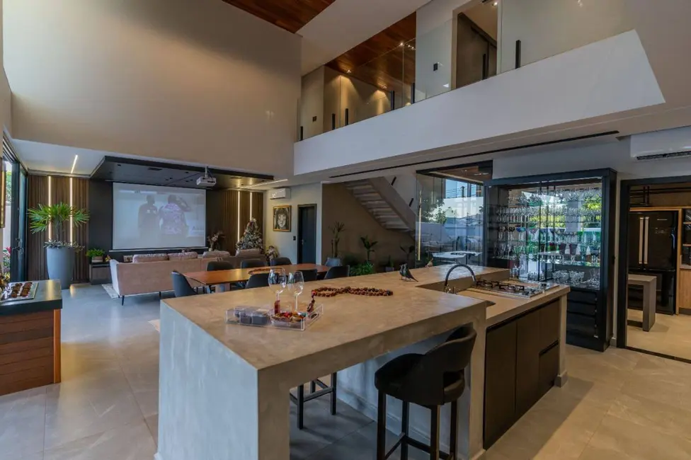 Foto 2 de Sobrado com 3 quartos à venda, 750m2 em Canadá, Cascavel - PR