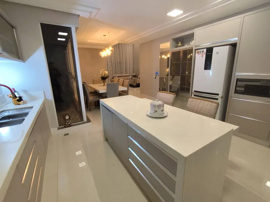 Foto 8 de Casa com 4 quartos à venda, 430m2 em Neva, Cascavel - PR