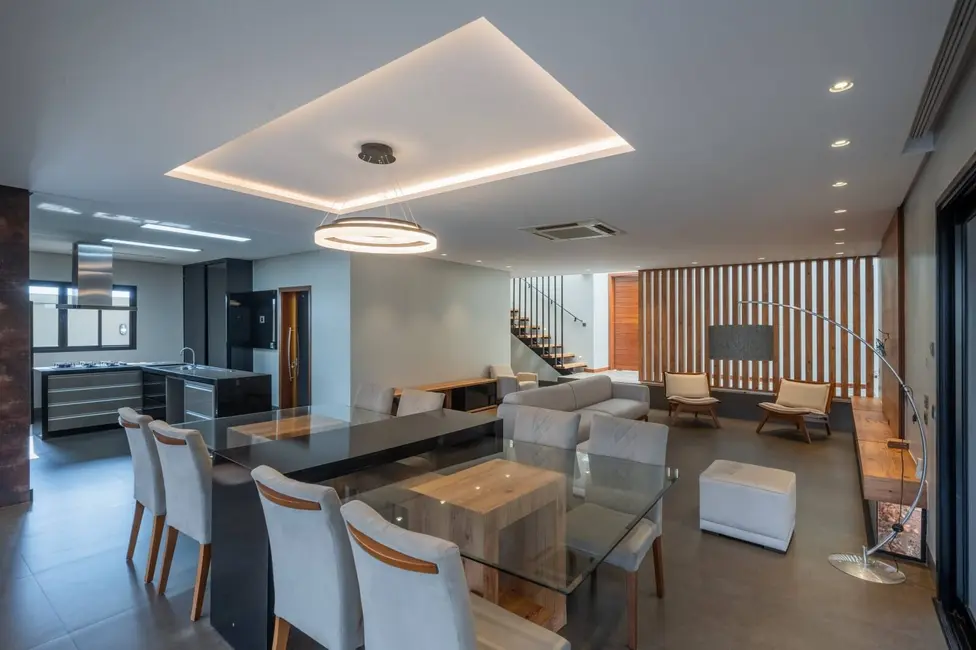 Foto 1 de Casa com 4 quartos à venda, 597m2 em FAG, Cascavel - PR
