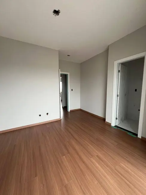 Foto 6 de Sobrado com 3 quartos à venda, 135m2 em Floresta, Cascavel - PR