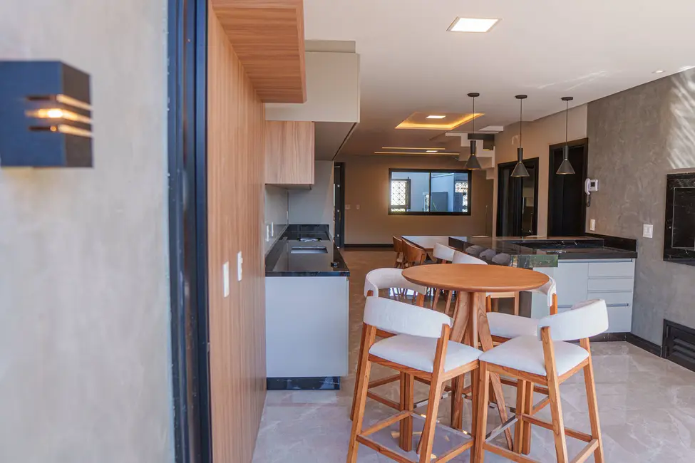 Foto 5 de Sobrado com 3 quartos à venda, 236m2 em Recanto Tropical, Cascavel - PR