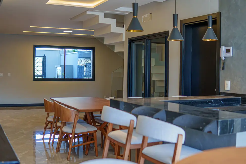 Foto 8 de Sobrado com 3 quartos à venda, 236m2 em Recanto Tropical, Cascavel - PR