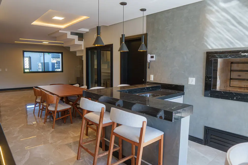 Foto 3 de Sobrado com 3 quartos à venda, 236m2 em Recanto Tropical, Cascavel - PR