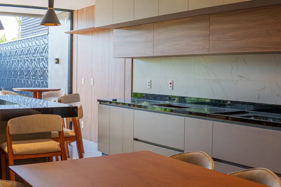 Foto 6 de Sobrado com 3 quartos à venda, 236m2 em Recanto Tropical, Cascavel - PR