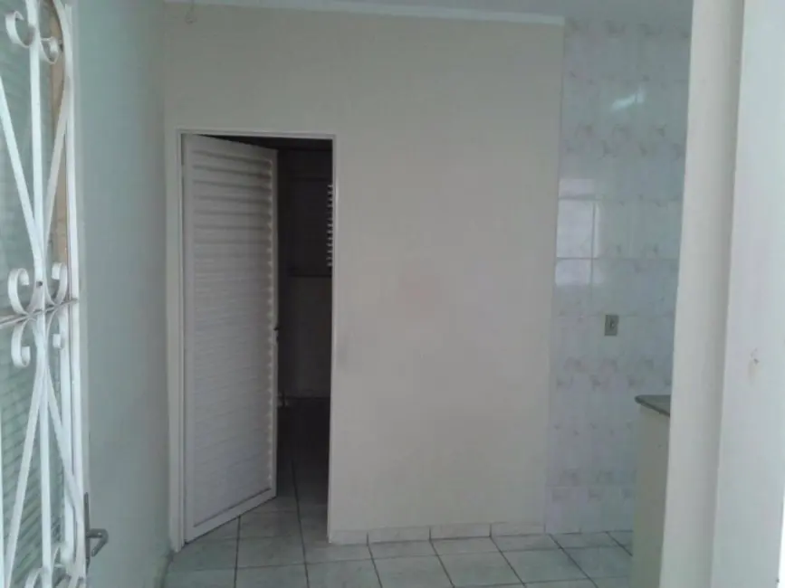 Kitnet com 1 quarto para alugar, 30m2 em Jardim Colonial, Bauru - SP - imagem 8 Foto 8 de Kitnet com 1 quarto para alugar, 30m2 em Jardim Colonial, Bauru - SP