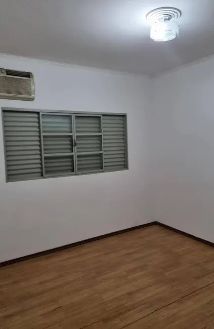 Casa com 3 quartos para alugar, 237m2 em Vila Mariana, Bauru - SP - imagem 9 Foto 9 de Casa com 3 quartos para alugar, 237m2 em Vila Mariana, Bauru - SP