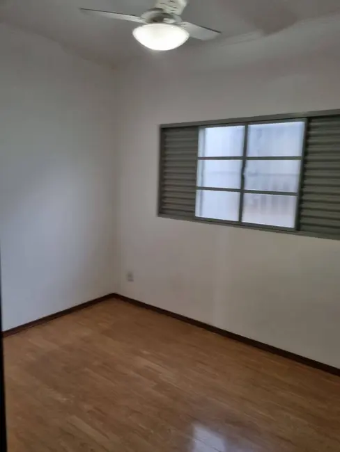 Casa com 3 quartos para alugar, 237m2 em Vila Mariana, Bauru - SP - imagem 7 Foto 7 de Casa com 3 quartos para alugar, 237m2 em Vila Mariana, Bauru - SP