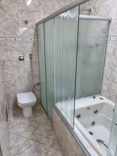 Casa com 3 quartos para alugar, 237m2 em Vila Mariana, Bauru - SP - imagem 6 Foto 6 de Casa com 3 quartos para alugar, 237m2 em Vila Mariana, Bauru - SP