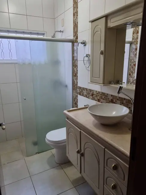 Casa com 3 quartos para alugar, 237m2 em Vila Mariana, Bauru - SP - imagem 4 Foto 4 de Casa com 3 quartos para alugar, 237m2 em Vila Mariana, Bauru - SP