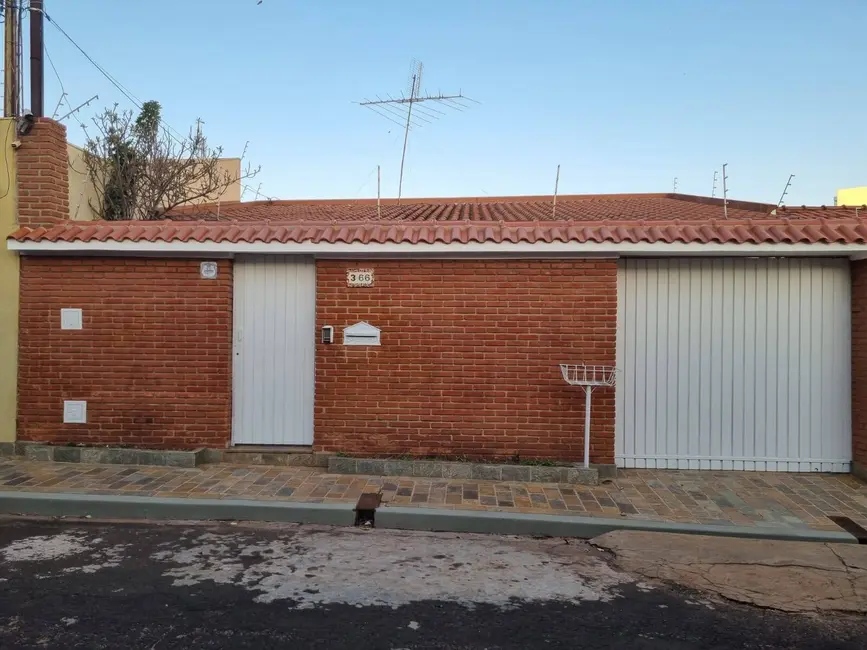 Casa com 3 quartos para alugar, 237m2 em Vila Mariana, Bauru - SP - imagem 1 Foto 1 de Casa com 3 quartos para alugar, 237m2 em Vila Mariana, Bauru - SP