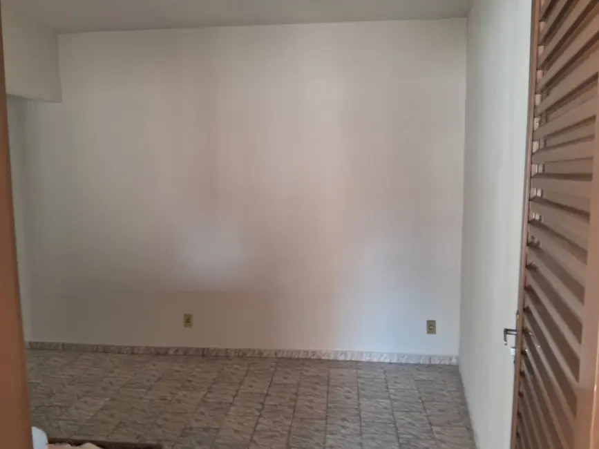 Casa com 1 quarto para alugar em Cidade Jardim, Bauru - SP - imagem 4 Foto 4 de Casa com 1 quarto para alugar em Cidade Jardim, Bauru - SP