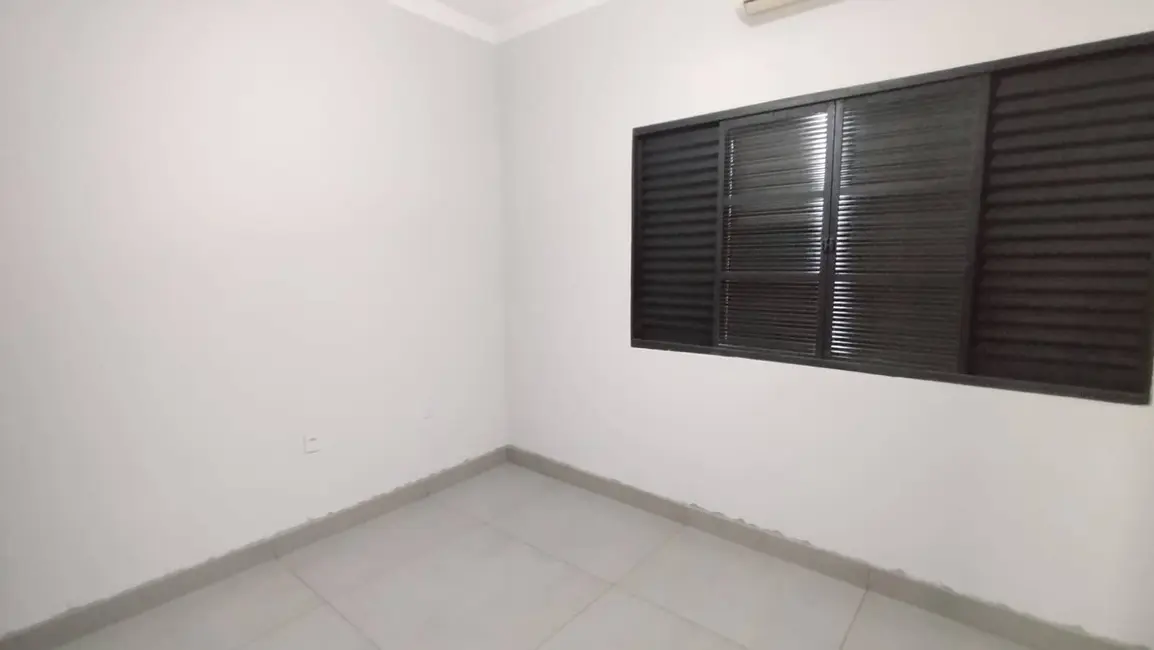 Casa com 3 quartos à venda e para alugar, 250m2 em Jardim América, Bauru - SP - imagem 6 Foto 6 de Casa com 3 quartos à venda e para alugar, 250m2 em Jardim América, Bauru - SP