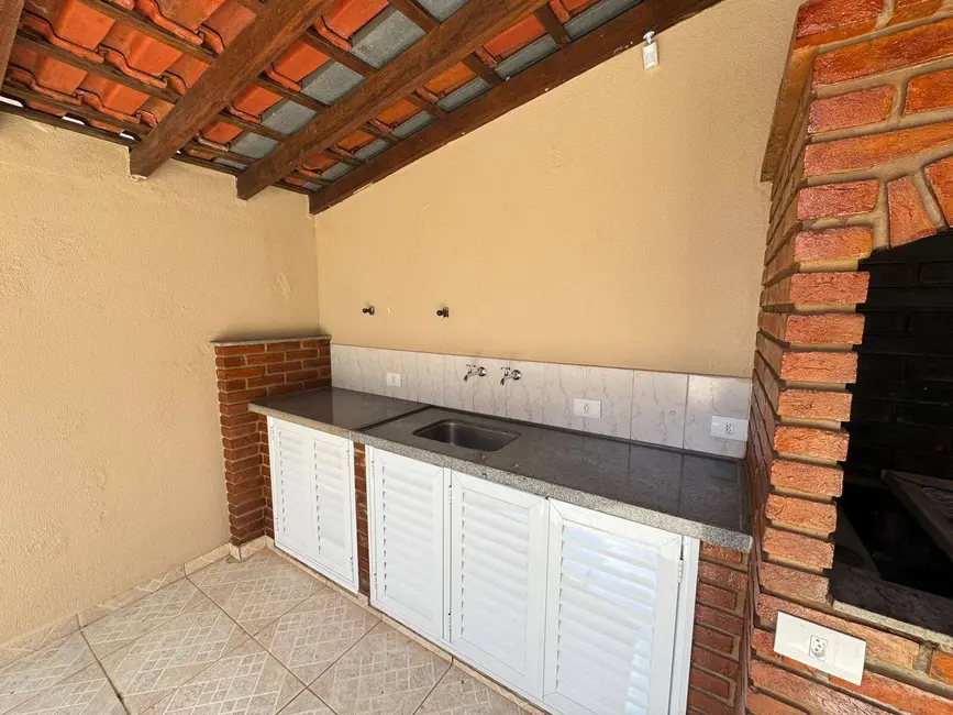 Casa com 3 quartos para alugar, 250m2 em Jardim América, Bauru - SP - imagem 5 Foto 5 de Casa com 3 quartos para alugar, 250m2 em Jardim América, Bauru - SP