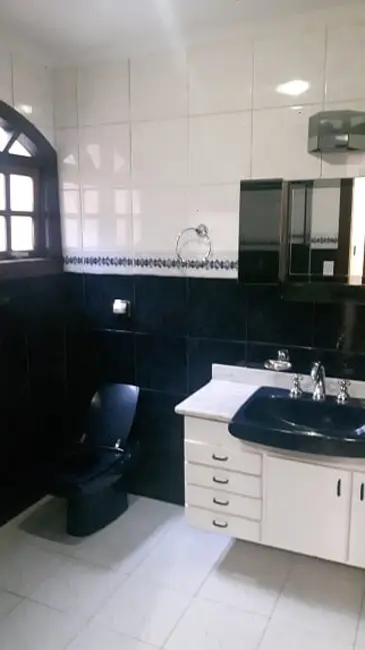 Casa com 3 quartos para alugar, 250m2 em Jardim América, Bauru - SP - imagem 7 Foto 7 de Casa com 3 quartos para alugar, 250m2 em Jardim América, Bauru - SP