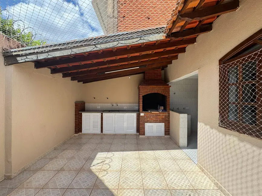 Casa com 3 quartos para alugar, 250m2 em Jardim América, Bauru - SP - imagem 2 Foto 2 de Casa com 3 quartos para alugar, 250m2 em Jardim América, Bauru - SP