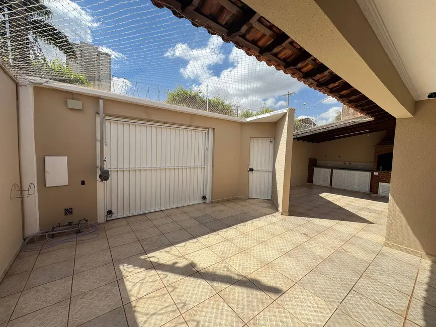 Casa com 3 quartos para alugar, 250m2 em Jardim América, Bauru - SP - imagem 1 Foto 1 de Casa com 3 quartos para alugar, 250m2 em Jardim América, Bauru - SP