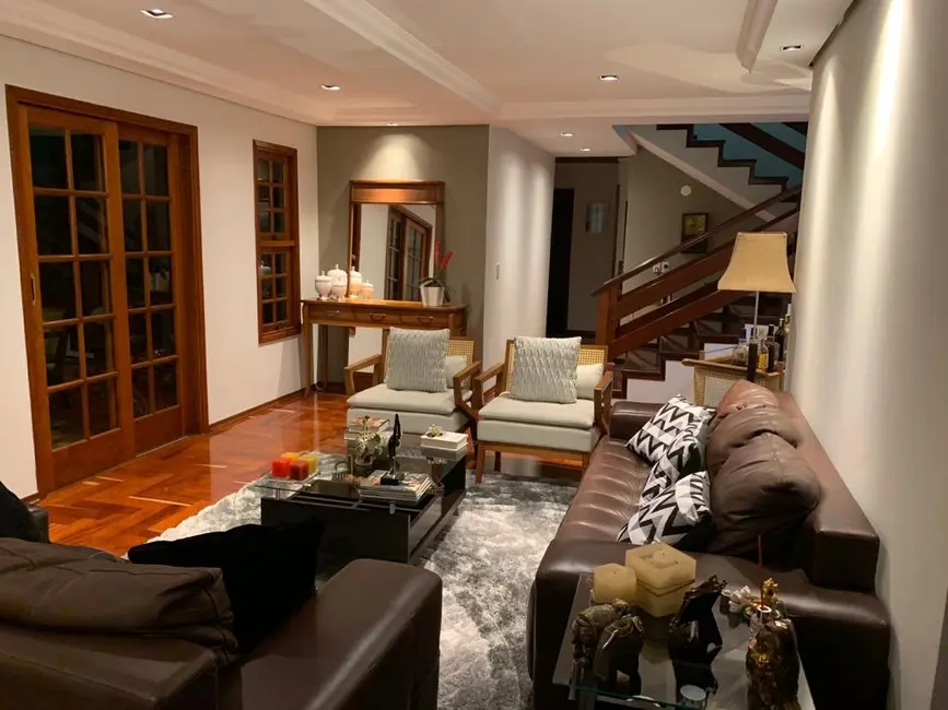 Casa com 5 quartos à venda, 390m2 em Vila Serrão, Bauru - SP - imagem 3 Foto 3 de Casa com 5 quartos à venda, 390m2 em Vila Serrão, Bauru - SP