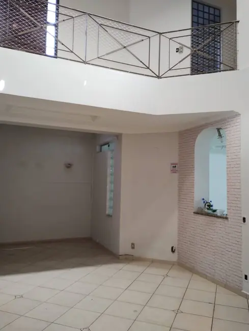 Foto 3 de Sobrado com 5 quartos para alugar em Vila Guedes de Azevedo, Bauru - SP