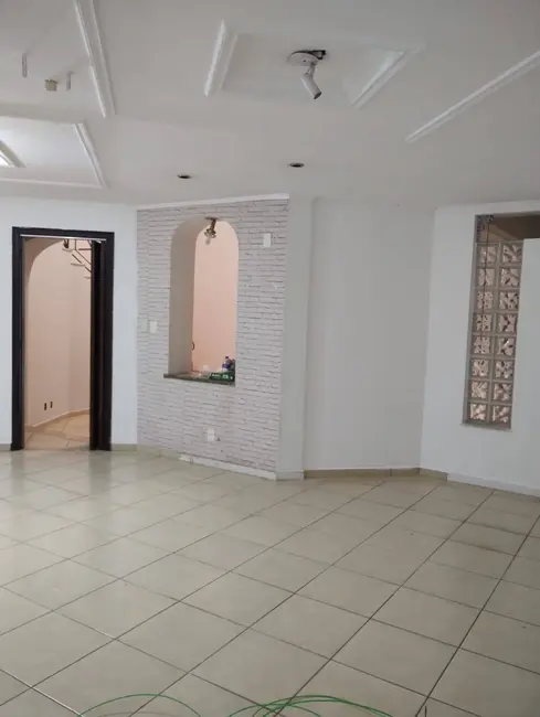 Foto 9 de Sobrado com 5 quartos para alugar em Vila Guedes de Azevedo, Bauru - SP